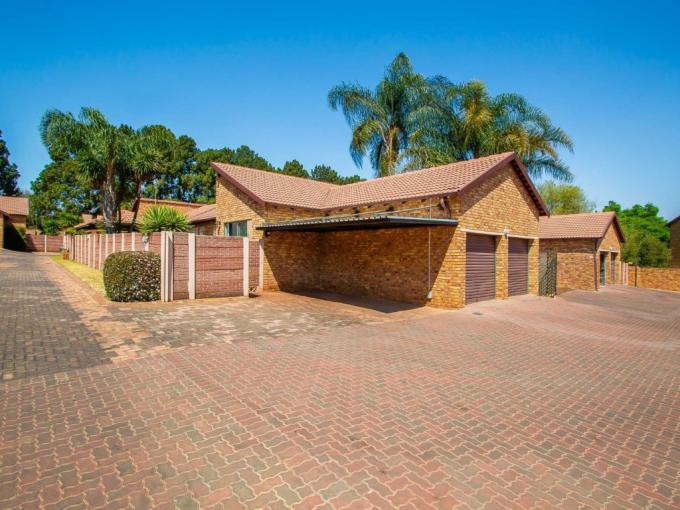 2 Bedroom Simplex for Sale For Sale in Weltevreden Park - MR650261