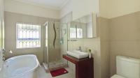 Bathroom 2 - 9 square meters of property in Ferncliffe