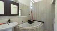 Bathroom 3+ - 8 square meters of property in Ferncliffe