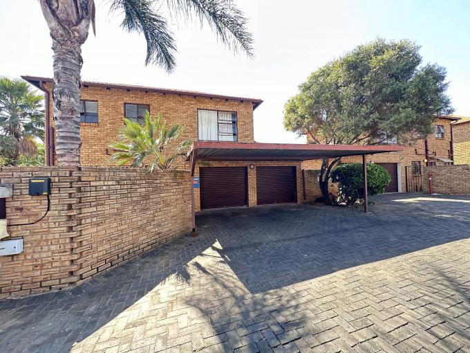 3 Bedroom Duplex for Sale For Sale in Weltevreden Park - MR650381