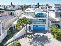  of property in Bloubergstrand