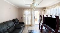 Lounges - 17 square meters of property in Orient Hills