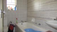 Bathroom 1 - 4 square meters of property in Bramley View