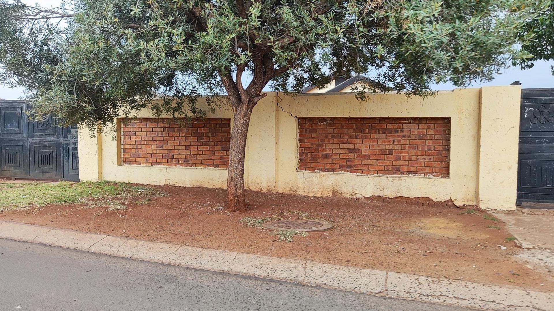 Front View of property in Vosloorus