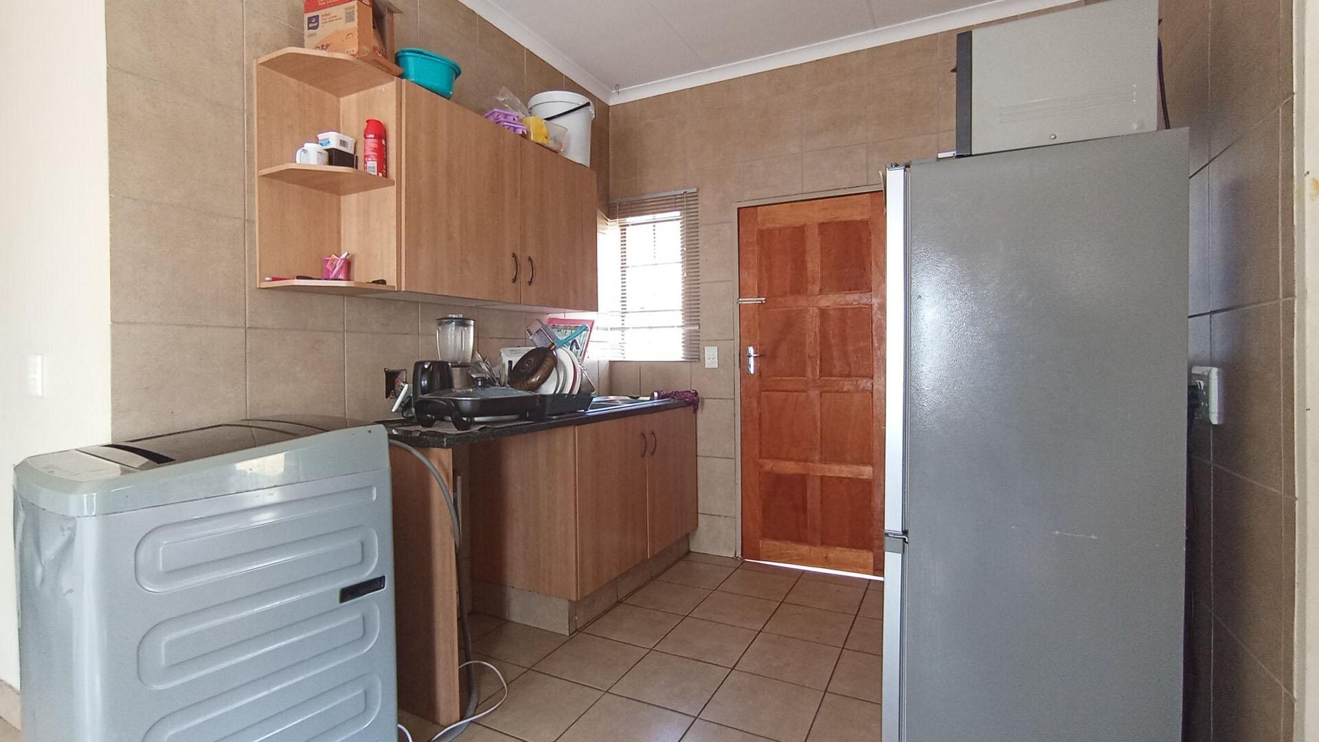 Kitchen - 9 square meters of property in Thatchfield Hills Estate