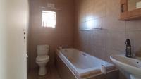 Bathroom 1 - 5 square meters of property in Thatchfield Hills Estate