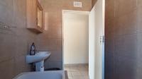 Bathroom 1 - 5 square meters of property in Thatchfield Hills Estate