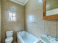 Bathroom 1 - 5 square meters of property in Thatchfield Hills Estate