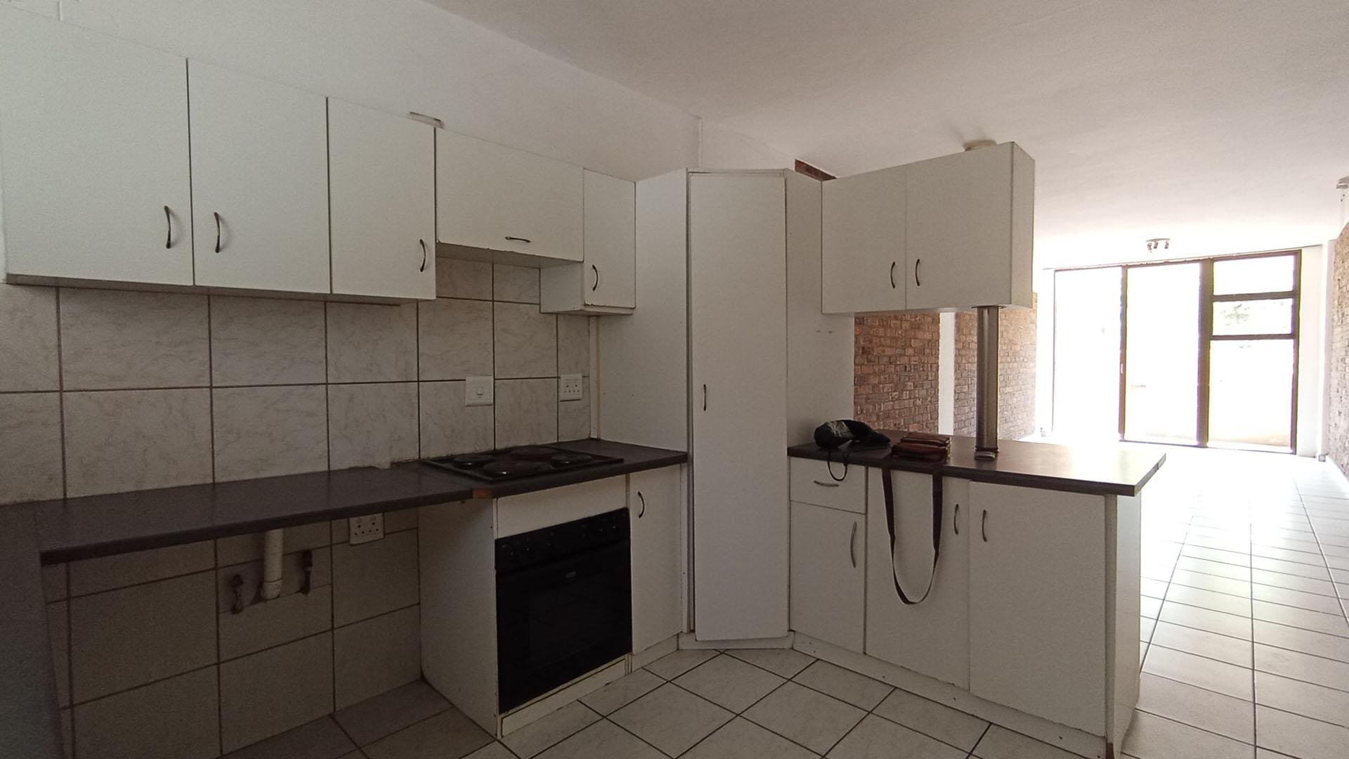 Kitchen - 10 square meters of property in Gezina