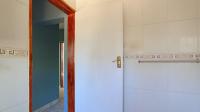 Bathroom 3+ - 8 square meters of property in Moreletapark