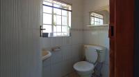 Bathroom 3+ - 8 square meters of property in Moreletapark