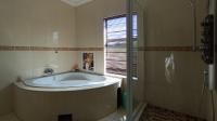 Main Bathroom - 32 square meters of property in Theresapark