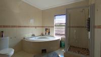 Main Bathroom - 32 square meters of property in Theresapark