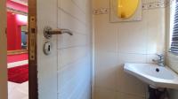 Bathroom 2 - 2 square meters of property in Theresapark