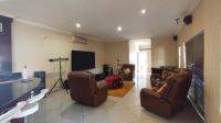 Lounges - 35 square meters of property in Theresapark