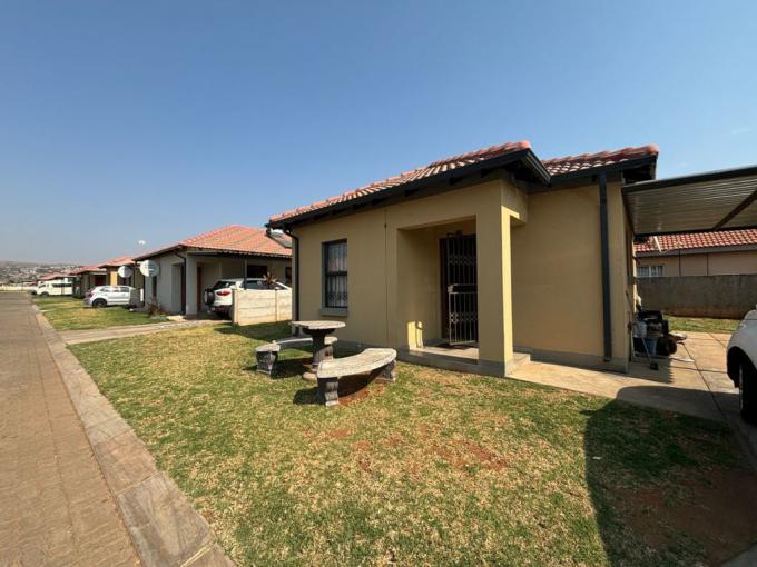 3 Bedroom House to Rent in Waterval East - Property to rent - MR650740