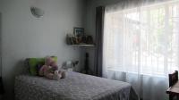 Bed Room 1 - 14 square meters of property in Weltevreden Park