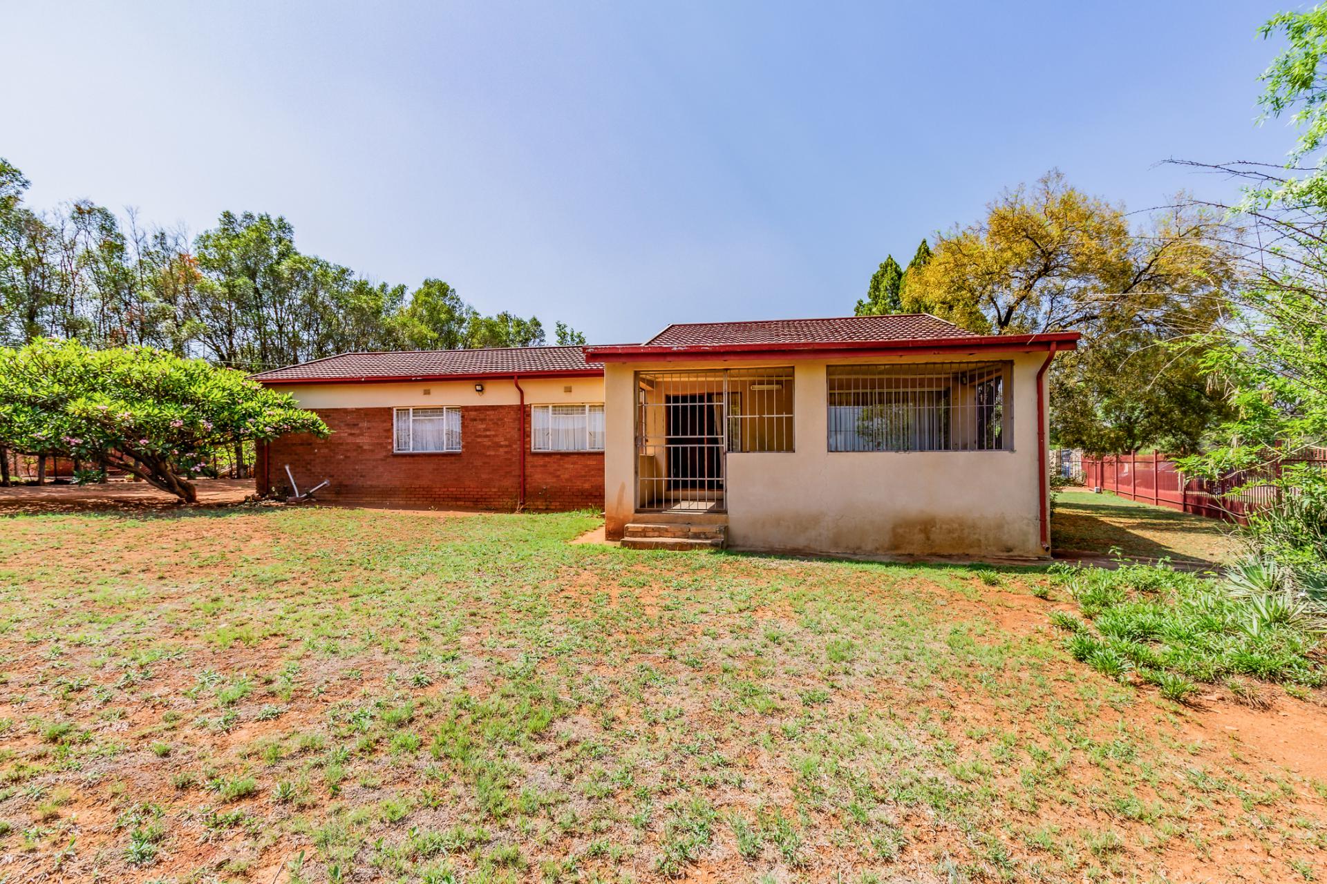 Front View of property in Mooinooi