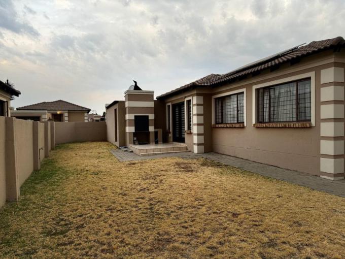 3 Bedroom Sectional Title for Sale For Sale in The Reeds - MR650867