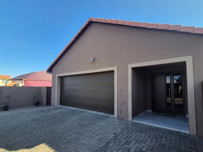 4 Bedroom House for Sale For Sale in Waterkloof (Rustenburg) - MR650948