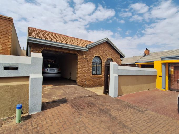 3 Bedroom House for Sale For Sale in Vosloorus - MR650961