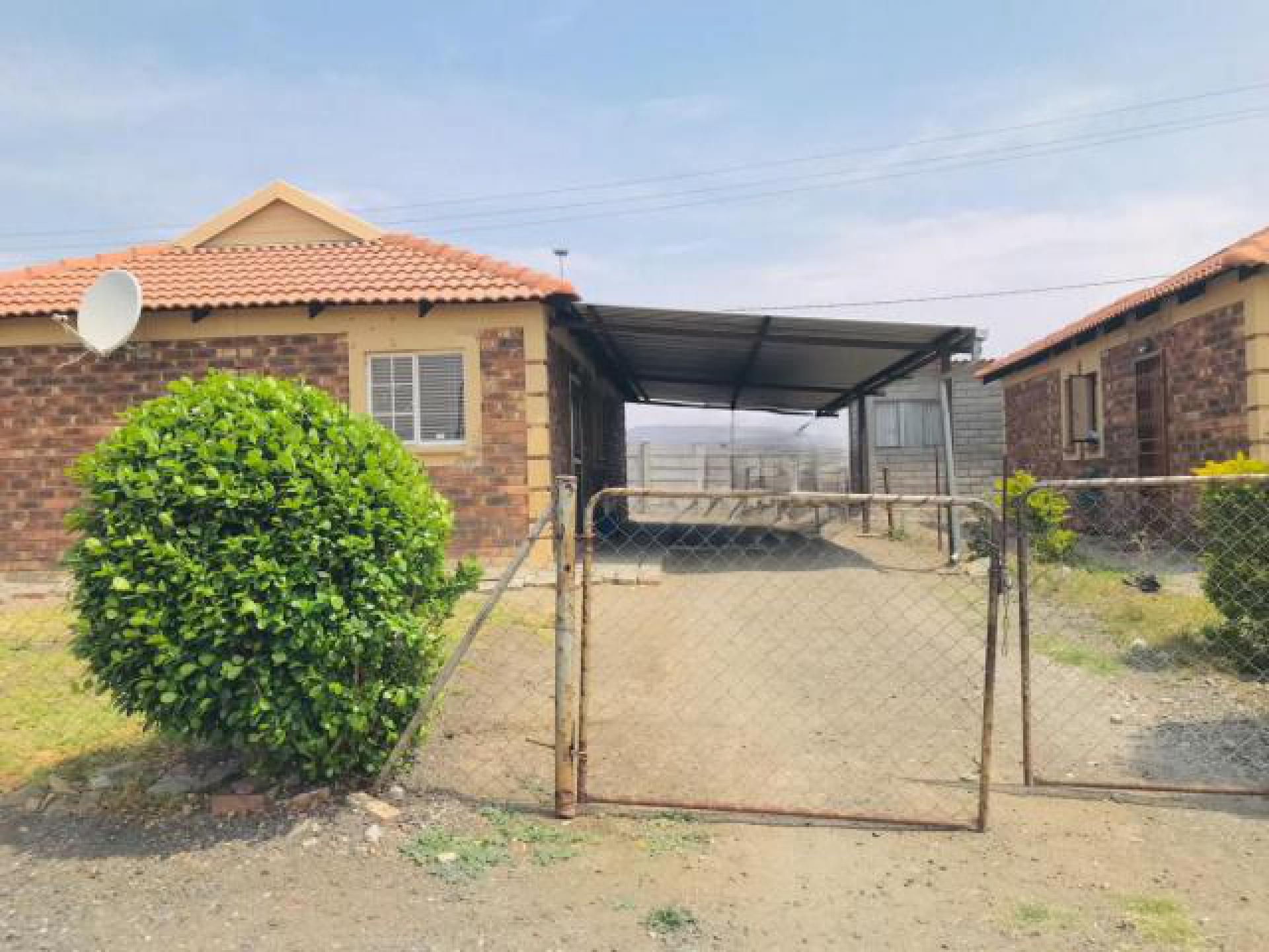 Front View of property in Seraleng