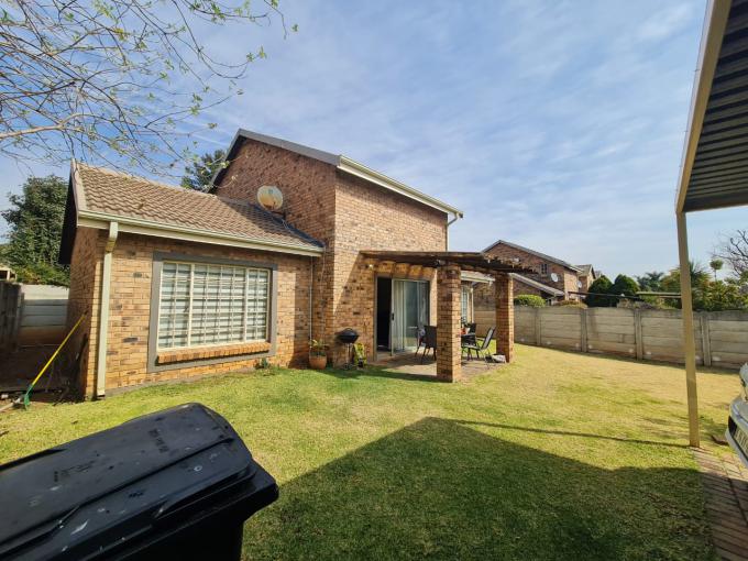 3 Bedroom Sectional Title for Sale For Sale in Wilgeheuwel  - MR650995