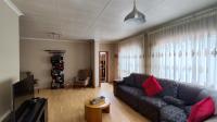 Lounges - 52 square meters of property in Oakdene