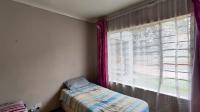 Bed Room 1 - 13 square meters of property in Oakdene