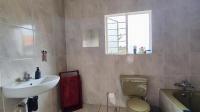 Main Bathroom - 7 square meters of property in Oakdene