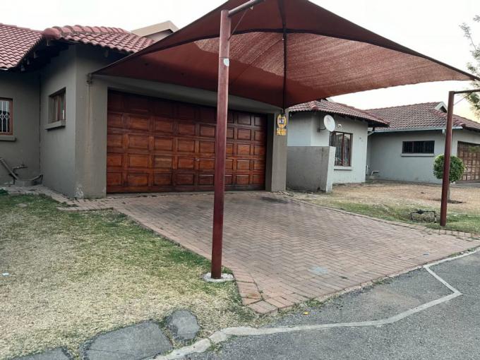 3 Bedroom Simplex for Sale For Sale in Waterval East - MR651078