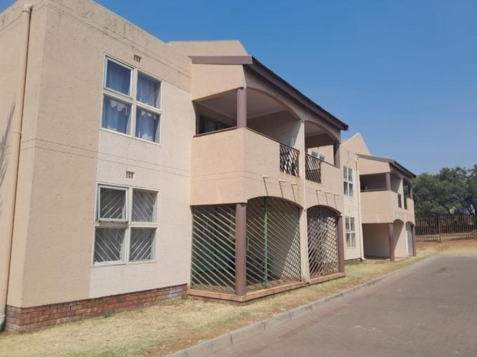 2 Bedroom Simplex for Sale For Sale in Meredale - MR651094