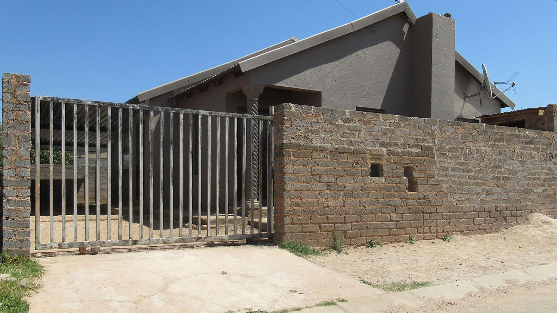 Front View of property in Mohlakeng