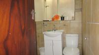 Bathroom 1 - 5 square meters of property in Florida