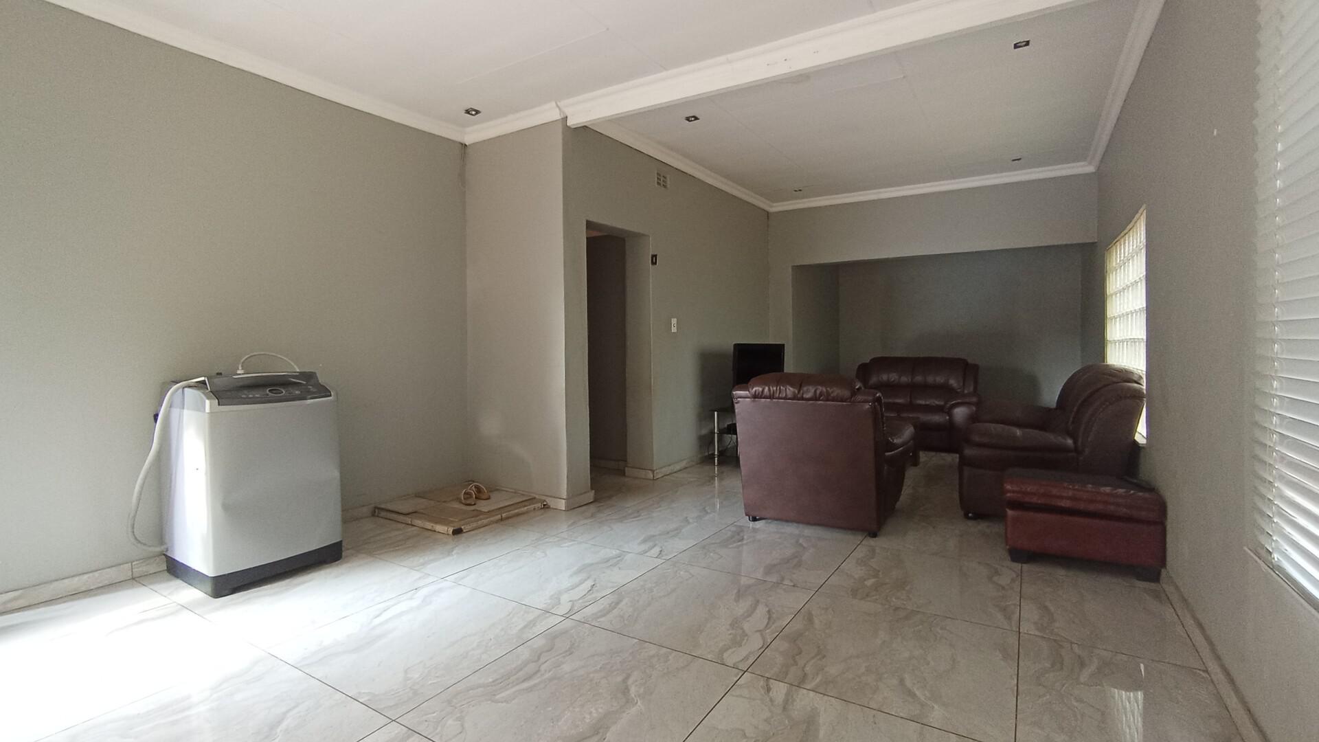 Dining Room - 19 square meters of property in Pretoria Gardens