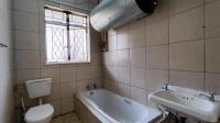 Bathroom 1 - 5 square meters of property in Vanderbijlpark