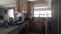 Kitchen - 7 square meters of property in Die Hoewes