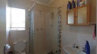 Main Bathroom - 4 square meters of property in Die Hoewes