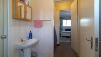 Main Bathroom - 4 square meters of property in Die Hoewes