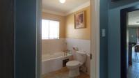 Bathroom 1 - 4 square meters of property in Die Hoewes