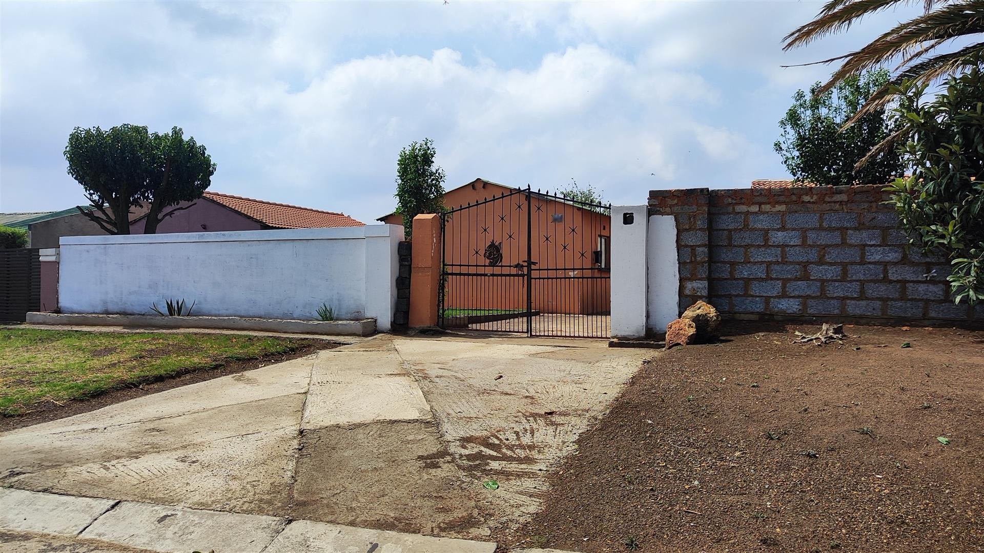 Front View of property in Magagula Heights