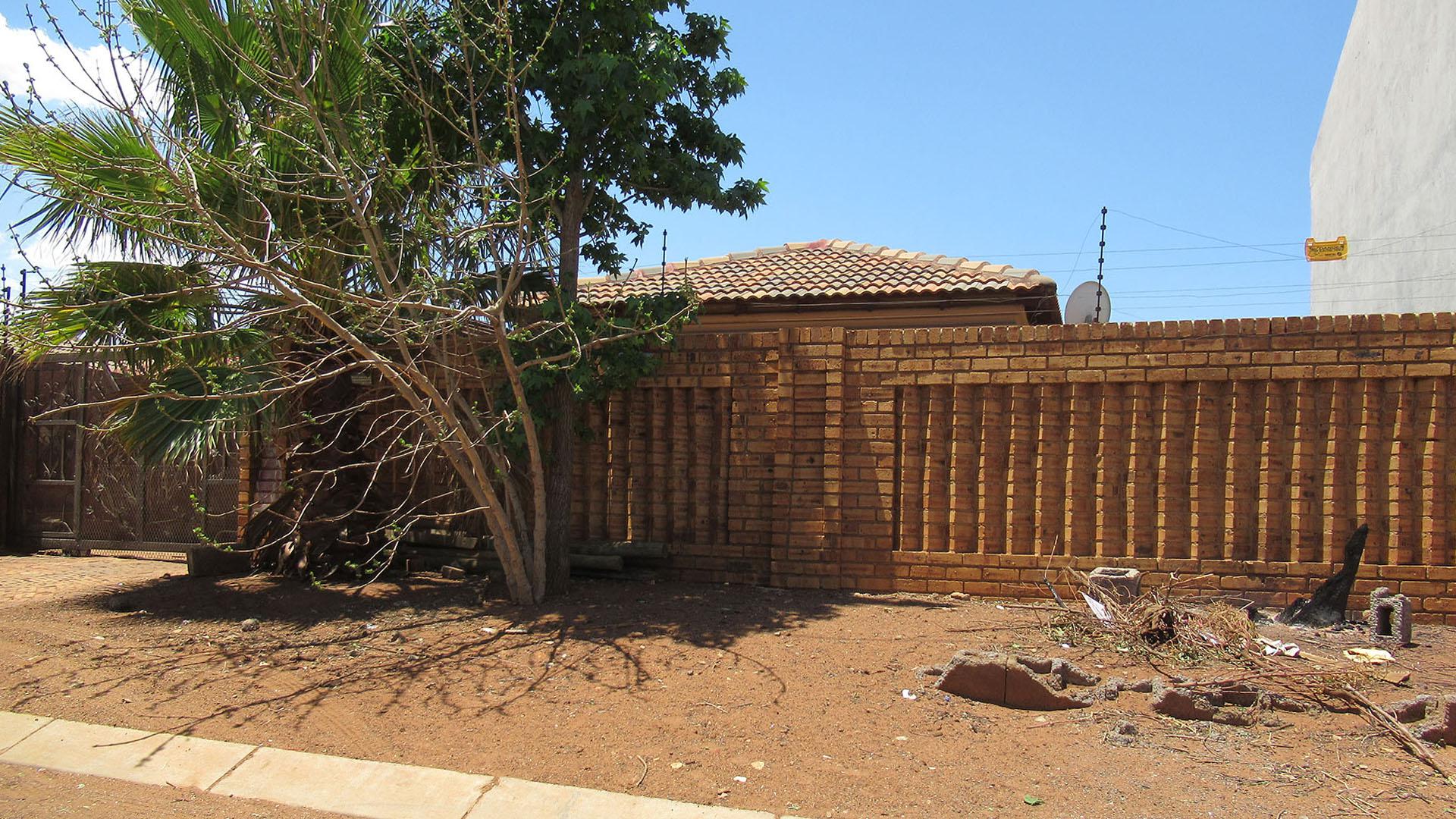 Front View of property in Protea Glen