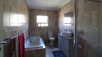 Bathroom 1 - 8 square meters of property in Rua Vista