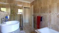 Bathroom 1 - 8 square meters of property in Rua Vista