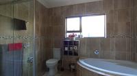 Main Bathroom - 9 square meters of property in Rua Vista