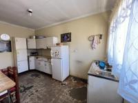 Kitchen of property in Tembisa