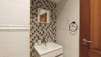 Guest Toilet - 4 square meters of property in Dowerglen