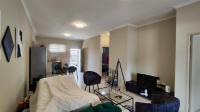 Lounges - 17 square meters of property in Brentwood