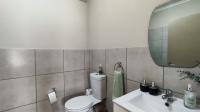 Main Bathroom - 5 square meters of property in Brentwood