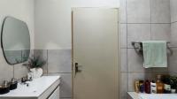 Main Bathroom - 5 square meters of property in Brentwood